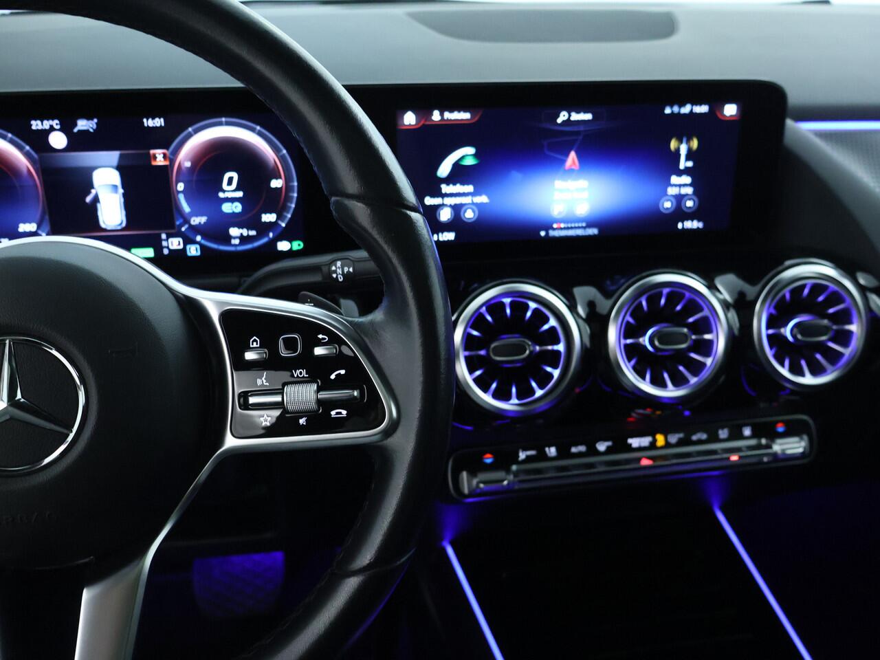 Mercedes-Benz GLA-KLASSE 250 e Plug-In Hybride | Panoramadak | Night Pakket | Trekhaak | 360° camera | Sfeerverlichting | Inclusief 24 maanden MB Certified garantie voor Europa.