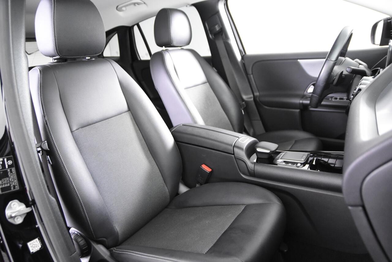 Mercedes-Benz GLA-KLASSE 180 Business Solution *1ste Eigenaar*Leer*Park assist*Navigatie*