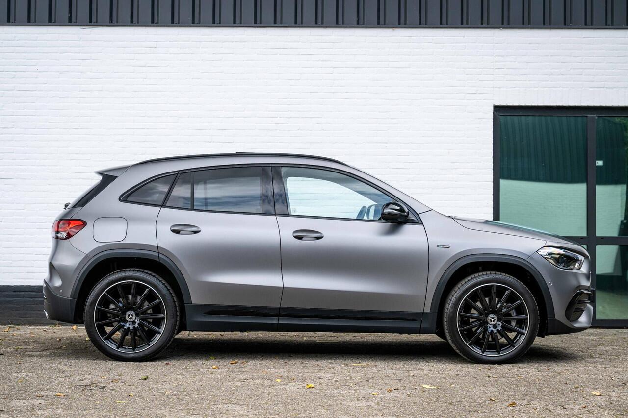 Mercedes-Benz GLA-KLASSE 250 e AMG Panorama Carbon Distronic Memory Magno