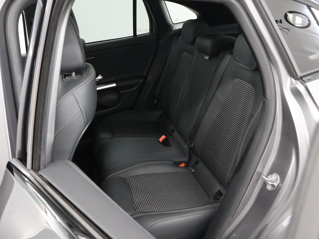 Mercedes-Benz GLA-KLASSE 250 e Luxury Line | Panoramadak | Night pakket | Multibeam |