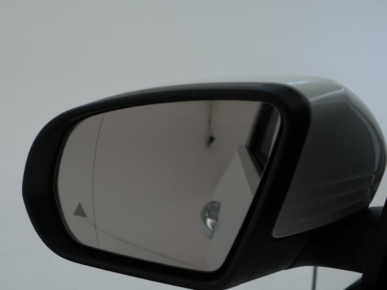 Mercedes-Benz GLA-KLASSE 250 e Plug-In Hybride Panorama Schuif-Kanteldak | Dodehoekassist | Memory Voorstoelen | Sfeerverlichting | 11 kW Laden | Stuur en Stoelverwarming. Inclusief 24 maanden MB Certified garantie voor Europa.