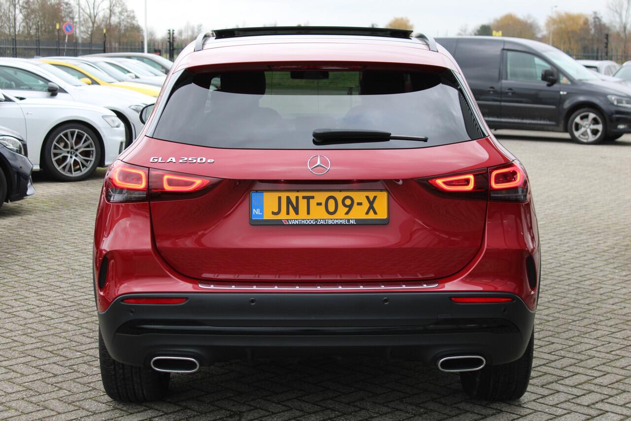 Mercedes-Benz GLA-KLASSE 250e AUT8 AMG NIGHT PAKKET PANORAMADAK DISTRONIC MEMORY SFEER 360-CAMERA TREKHAAK