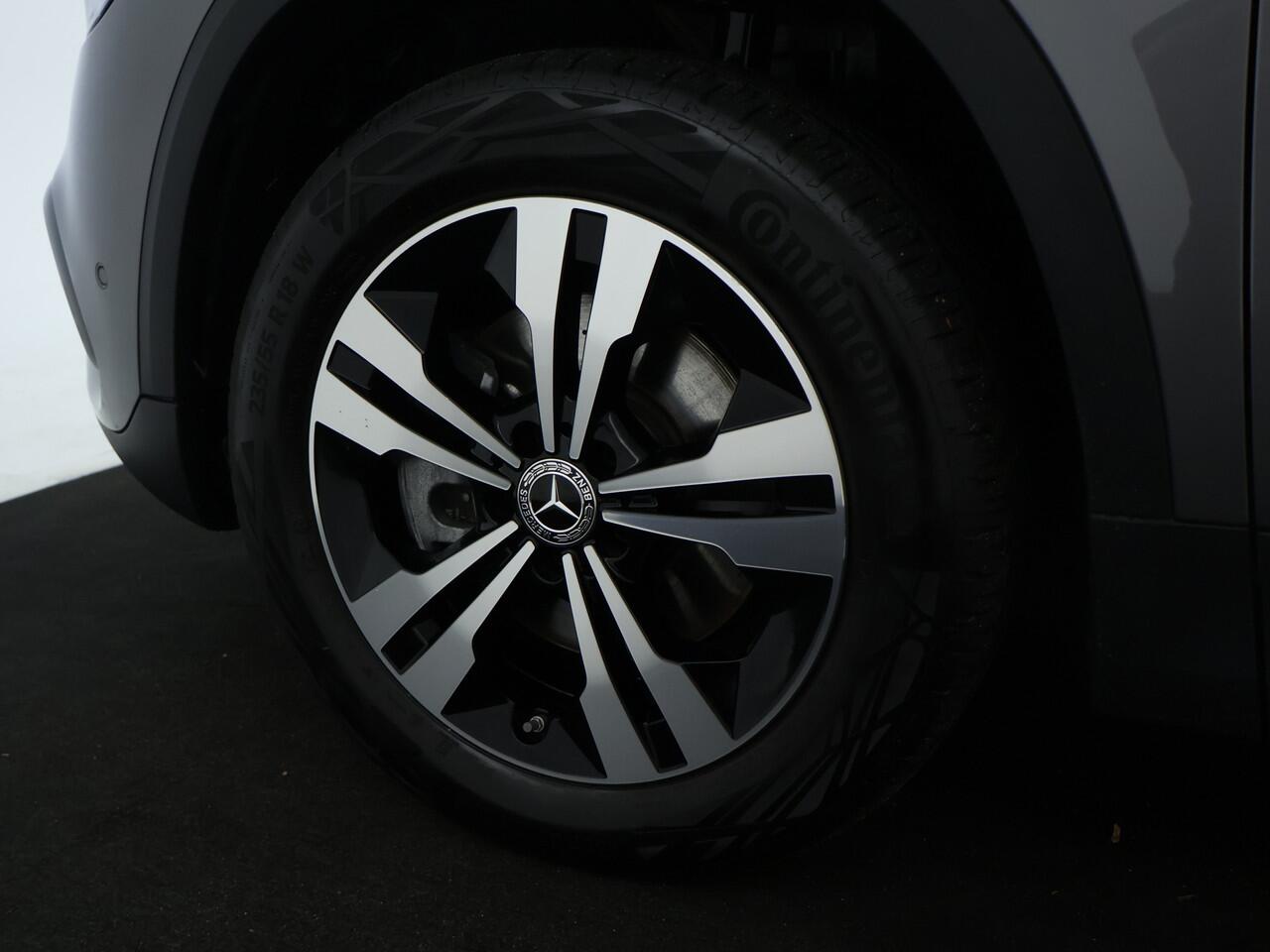 Mercedes-Benz GLA-KLASSE 250 e Plug-In Hybride | Night Pakket | Panorama Schuif-Kanteldak | Trekhaak | Memory voorstoelen | Distronic adapt Cruise | Sportstoelen Spacegrey lederlook | Winterpakket Inclusief 24 maanden MB Certified garantie voor Europa.