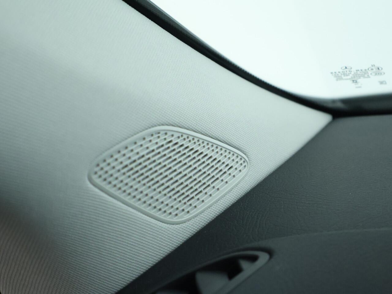 Mercedes-Benz GLA-KLASSE 250 e Plug-In Hybride Panorama Schuif-Kanteldak | Dodehoekassist | Memory Voorstoelen | Sfeerverlichting | 11 kW Laden | Stuur en Stoelverwarming. Inclusief 24 maanden MB Certified garantie voor Europa.