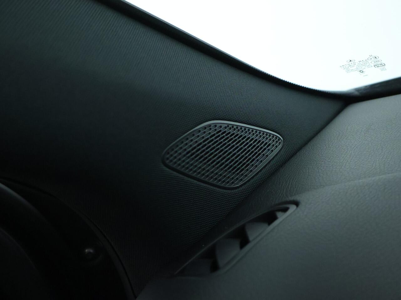 Mercedes-Benz GLA-KLASSE 250 e AMG Line | Panoramadak | Dodehoek Assist | 11 kW Laden | Sfeerverlichting | Stuur en Stoelverwarming | Inclusief 24 maanden Mercedes-Benz Certified garantie voor Europa.