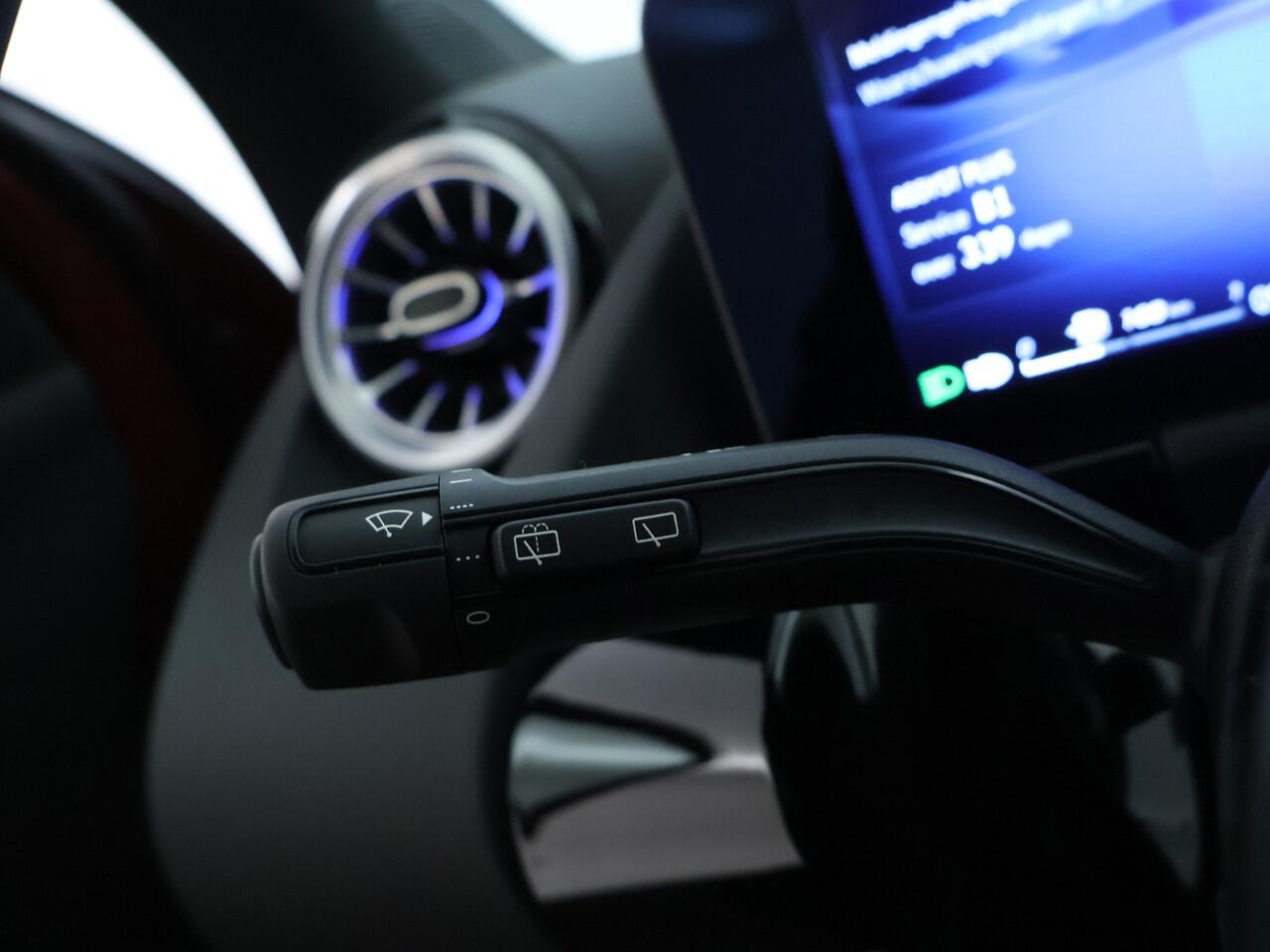 Mercedes-Benz GLA-KLASSE 250 e Plug-In Hybride | Trekhaak | Night Pakket | Sfeerverlichting | 11 kW Laden | Stuur en Stoelverwarming | Inclusief 24 maanden MB Certified garantie voor Europa.