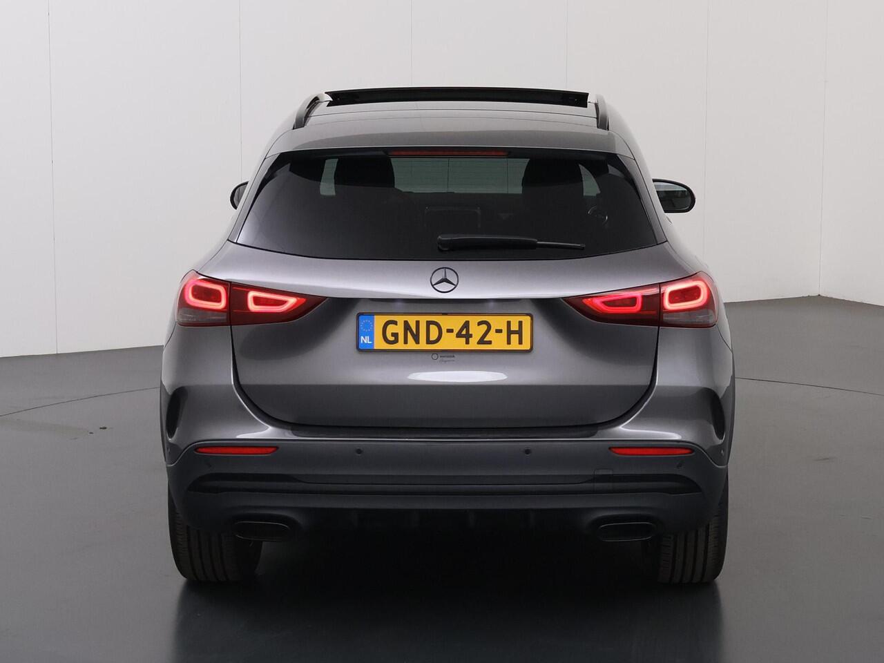 Mercedes-Benz GLA-KLASSE 250 e AMG Line | Panoramadak | Headup | Widescreen | Stoelverwarming | Sfeerverlichting | Apple Carplay |