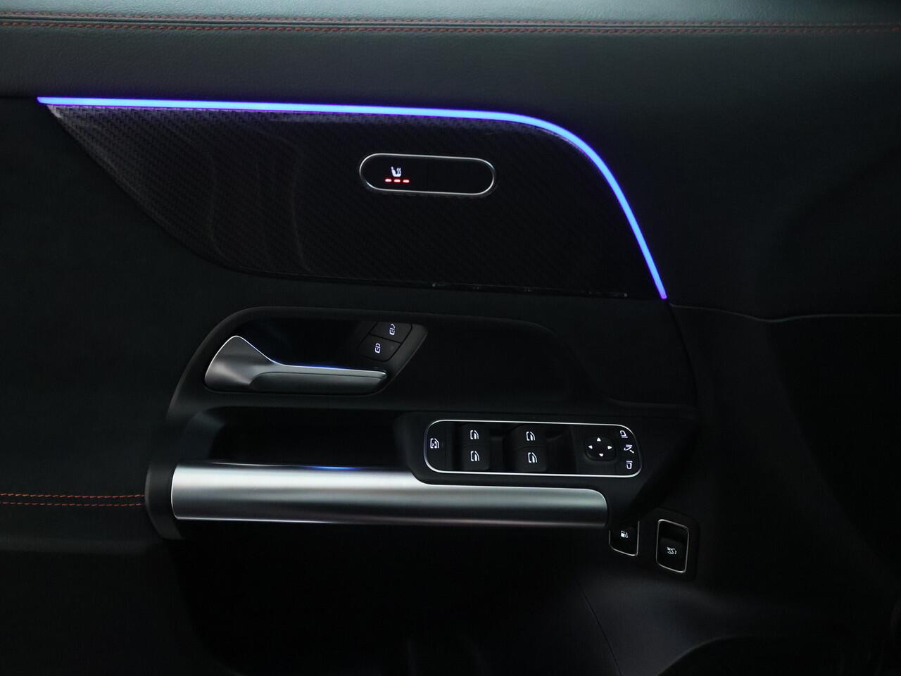 Mercedes-Benz GLA-KLASSE 250 e AMG Line | Panoramadak | Dodehoek Assist | 11 kW Laden | Sfeerverlichting | Stuur en Stoelverwarming | Inclusief 24 maanden Mercedes-Benz Certified garantie voor Europa.