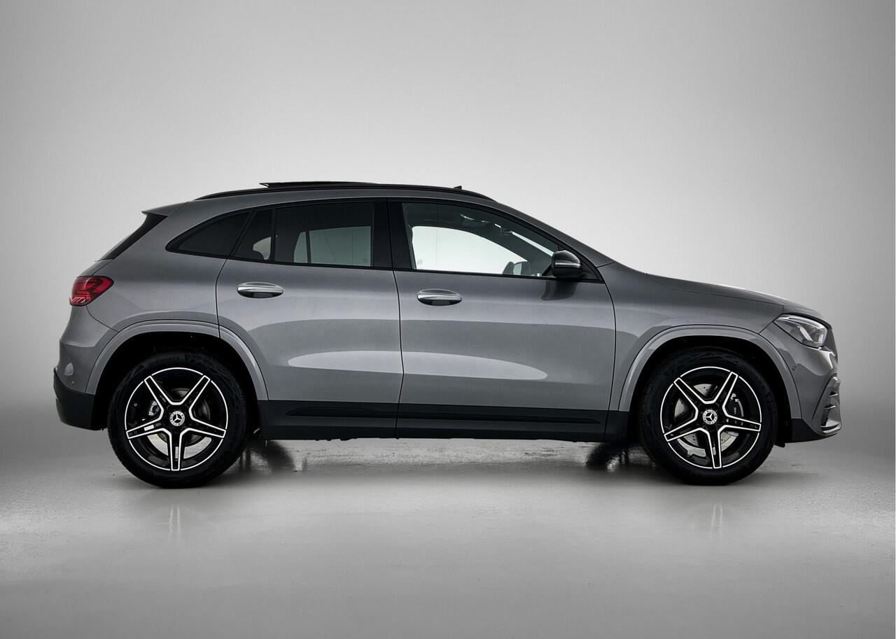 Mercedes-Benz GLA-KLASSE 180 Business Solution AMG | Trekhaak | MULTIBEAM LED | Nightpakket | Panoramaschuifdak | Smartphone Integratie | Keyless-Go comfortpakket | EASY PACK achterklep |