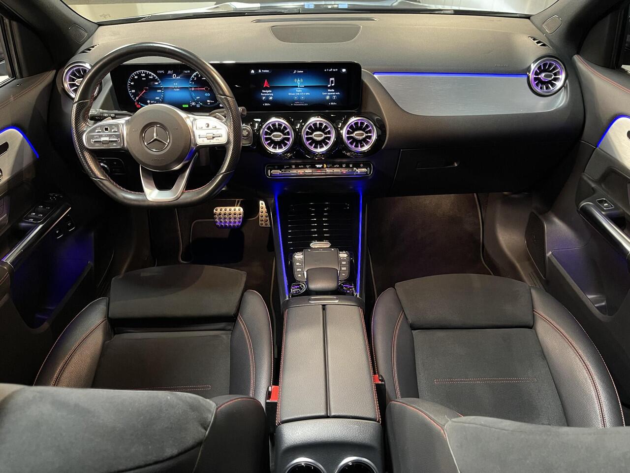 Mercedes-Benz GLA-KLASSE 250 e Business Solution AMG Limited 19"/Panoramadak/Adaptieve cruise/Sfeerverlichting/Stoelverwarming/Camera/Elektrische klep