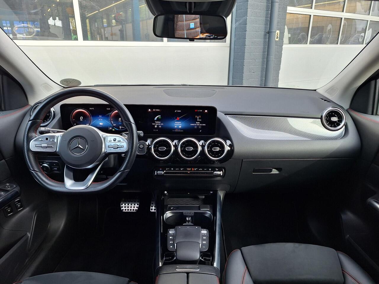 Mercedes-Benz GLA-KLASSE 250 e | AMG Line | Night pakket | Widescreen | Stoelverwarming voor | Easy Pack achterklep | LED verlichting