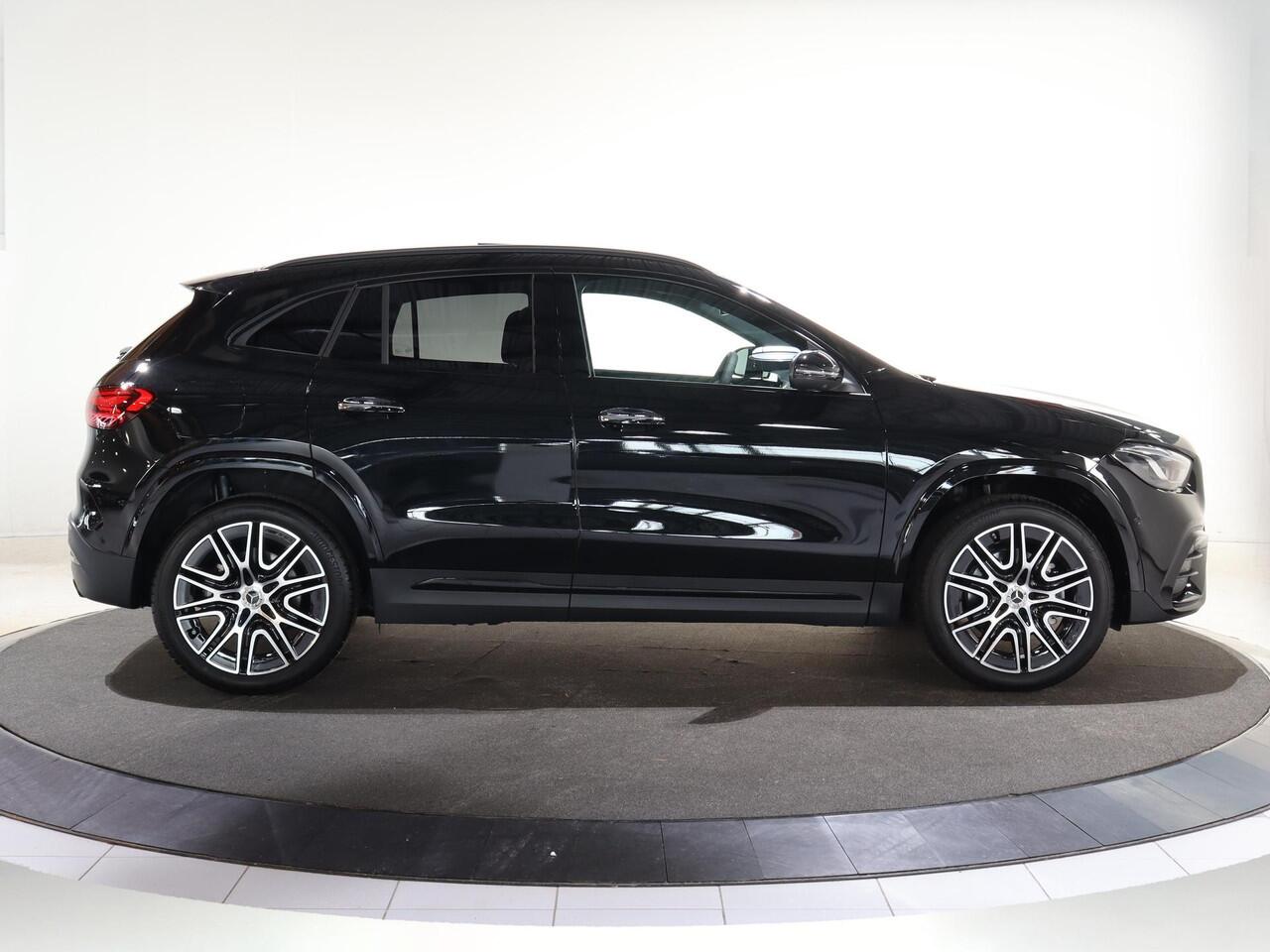 Mercedes-Benz GLA-KLASSE 250e Business Solution AMG | AMG Line plus | Panoramaschuifdak | 20" AMG-velgen | Head-Up | Parkeerpakket | Nightpakket |