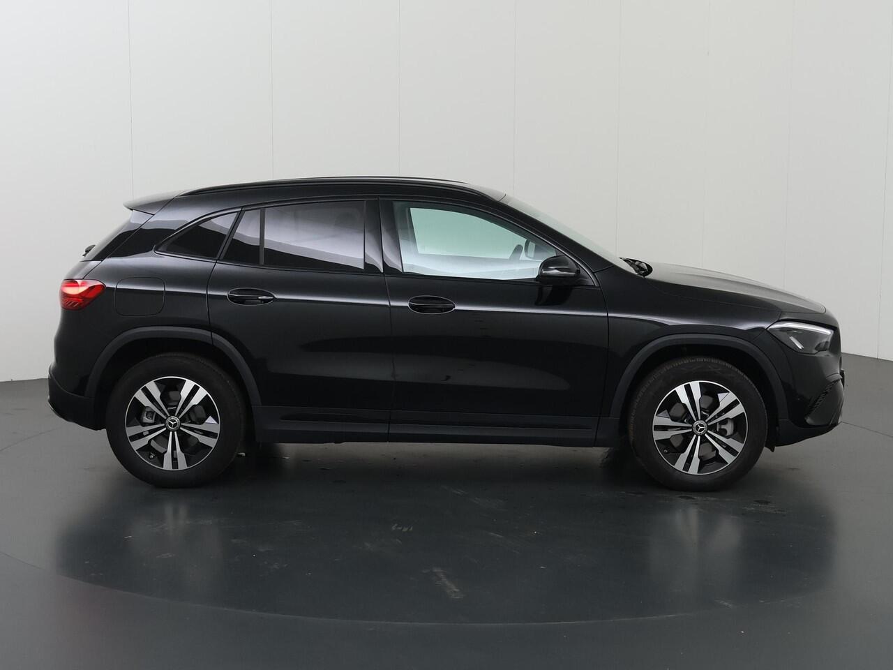 Mercedes-Benz GLA-KLASSE 250 e Luxury Line | Night | Trekhaak | 360 camera | Stuurverwarming | Stoelverwarming |