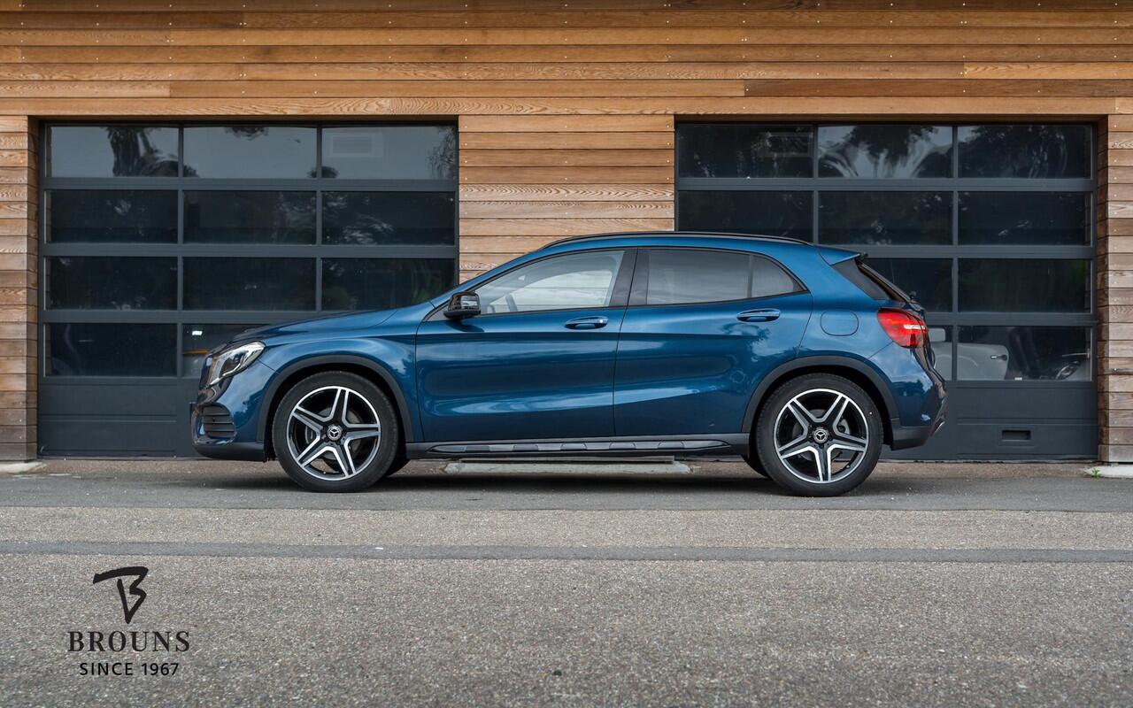 Mercedes-Benz GLA-KLASSE 180 AMG | Panorama | Night | 19" | LED | Camera | Comfort Sleutel