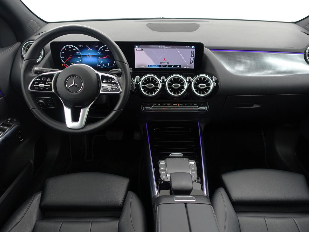 Mercedes-Benz GLA-KLASSE 200 Premium Luxury Aut- Panoramadak, Memory Seats, Sfeerverlichting, Camera, Leder Interieur