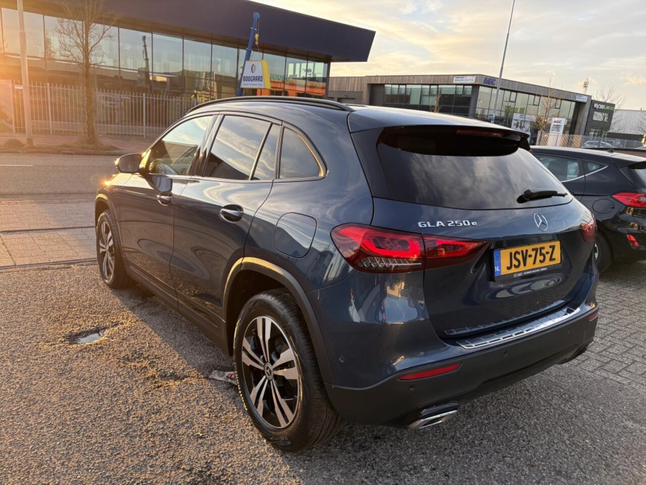 Mercedes-Benz GLA-KLASSE 250 e Business Solution Luxery Limited