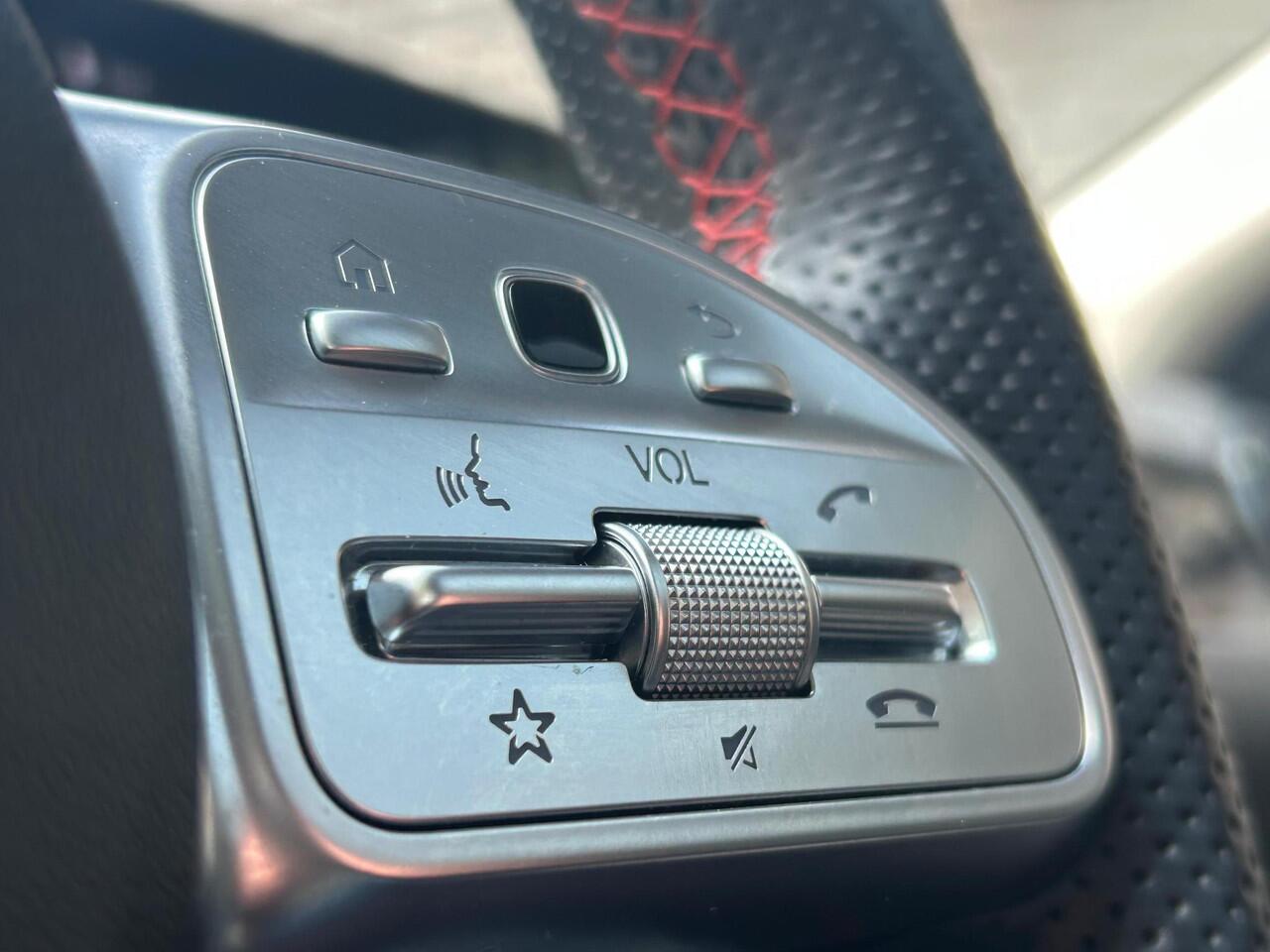 Mercedes-Benz GLA-KLASSE 250 e Business Solution AMG Limited l Panoramadak l Camera l LED l Stoelverwarming