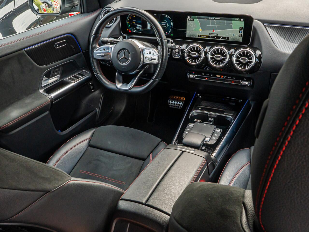 Mercedes-Benz GLA-KLASSE 200 AMG Line CAMERA 19 INCH DODEHOEK WIDESCREEN MULTI LED