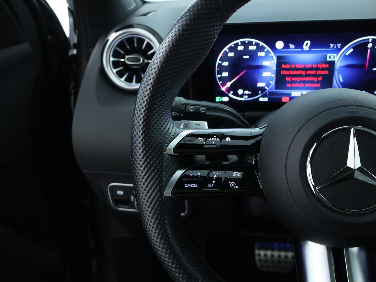 Mercedes-Benz GLA-KLASSE 250 e AMG Line | Panoramadak | Dodehoek Assist | 11 kW Laden | Sfeerverlichting | Stuur en Stoelverwarming | Inclusief 24 maanden Mercedes-Benz Certified garantie voor Europa.