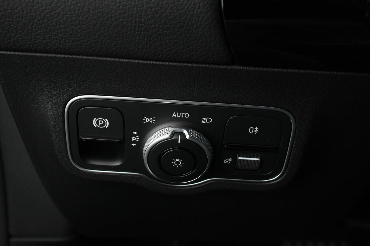 Mercedes-Benz GLA-KLASSE 200 AMG Line Automaat Nieuw model ! | Navigatie | Climate Control | Camera | Electrisch bedienbare achterklep | Dab | Led