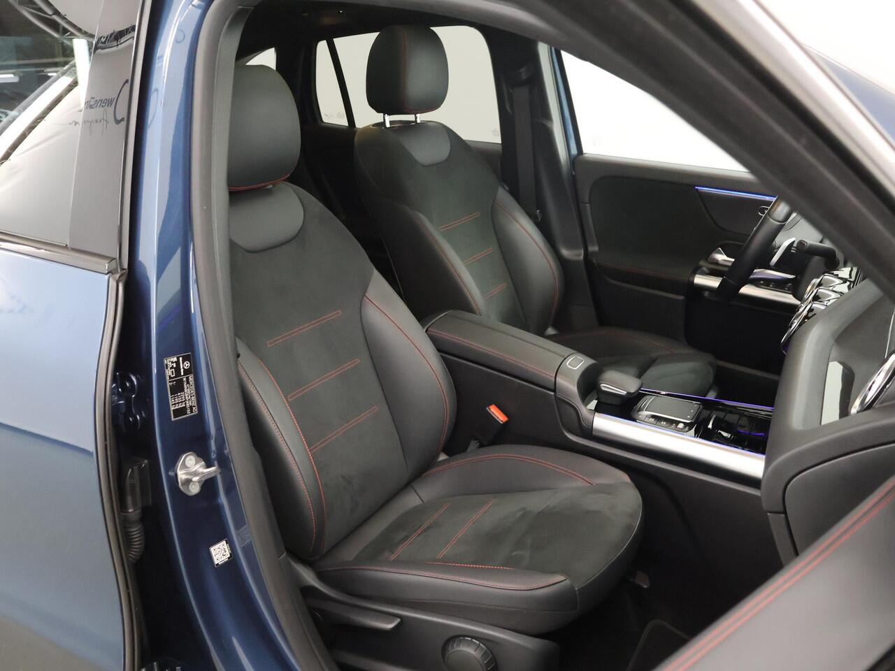 Mercedes-Benz GLA-KLASSE 250 e AMG Line | Night | Panoramadak | Sfeerverlichting | Parkeercamera | Apple carplay |