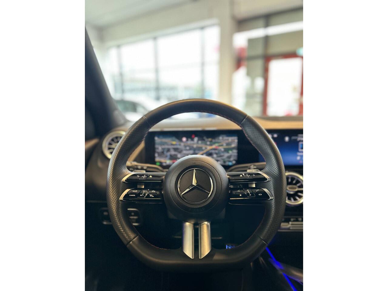 Mercedes-Benz GLA-KLASSE 250 e Star Edition AMG Line | Panoramadak | Facelift | Sfeerverlichting | Achteruitirijcamera | Adaptieve cruise control | Adaptief onderstel | Lane assist | Stoelverwarming | Apple carplay