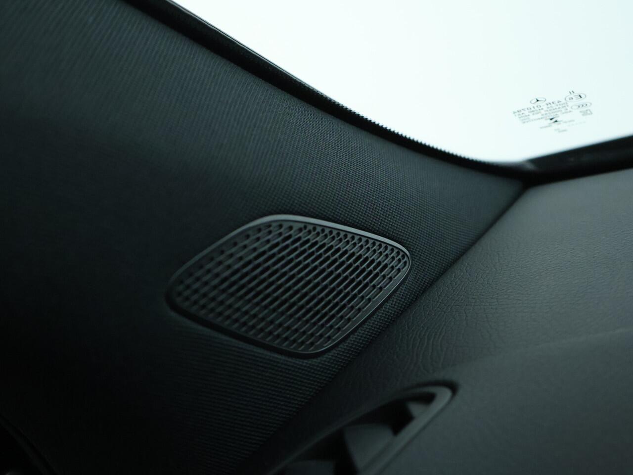 Mercedes-Benz GLA-KLASSE 250 e Plug-In Hybride Stoelverwarming voor | Easy Pack Kofferklep | Achteruitrijcamera | Elektrisch inklapbare buitenspiegels. Inclusief 24 maanden MB Certified garantie voor Europa.