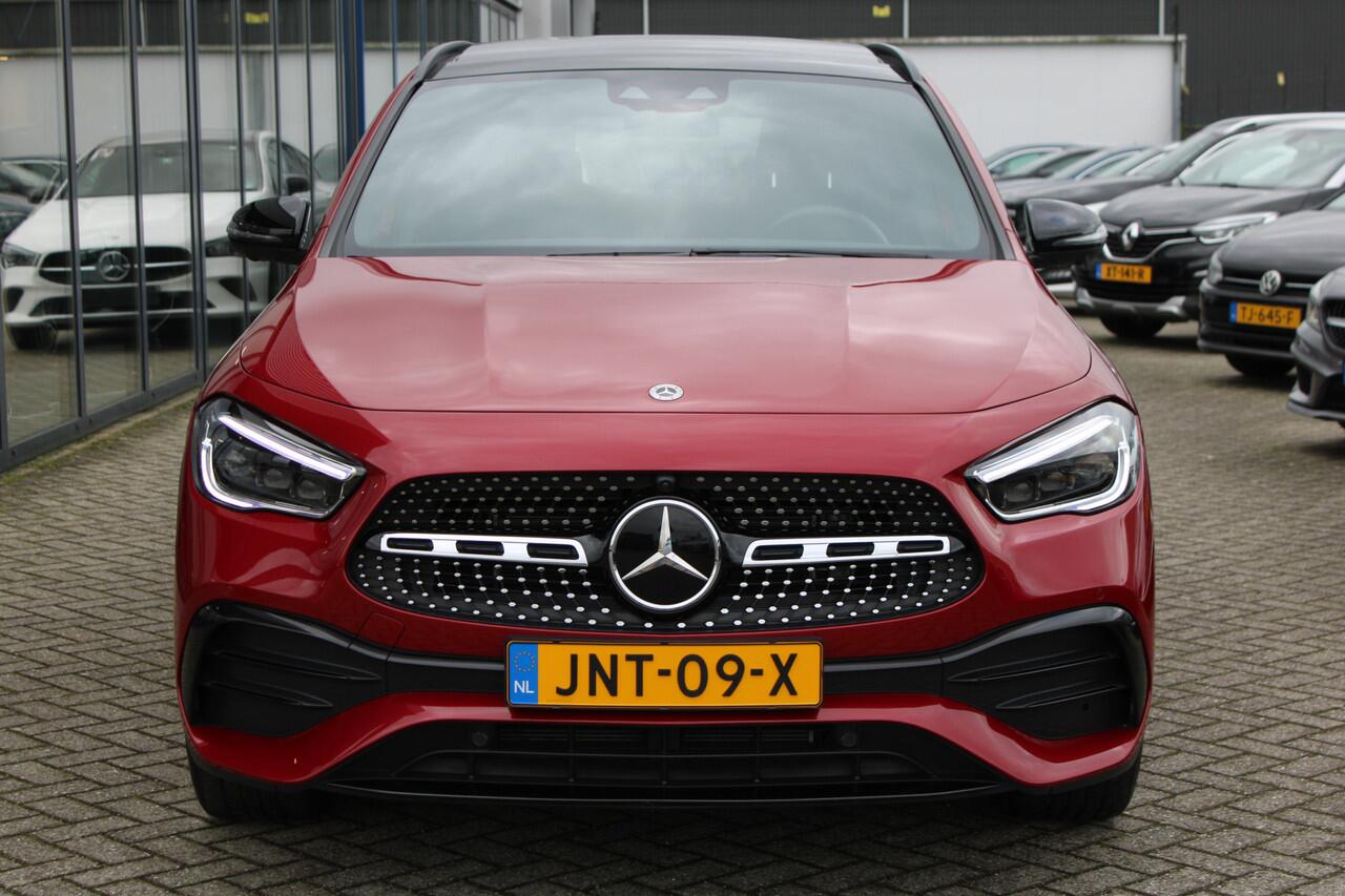 Mercedes-Benz GLA-KLASSE 250e AUT8 AMG NIGHT PAKKET PANORAMADAK DISTRONIC MEMORY SFEER 360-CAMERA TREKHAAK
