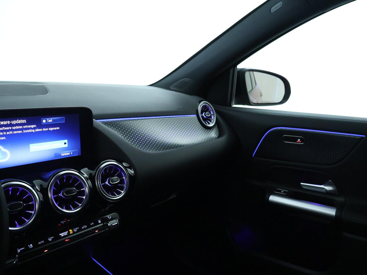 Mercedes-Benz GLA-KLASSE 250 e Plug-In Hybride | Trekhaak | Night Pakket | Sfeerverlichting | 11 kW Laden | Stuur en Stoelverwarming | Inclusief 24 maanden MB Certified garantie voor Europa.