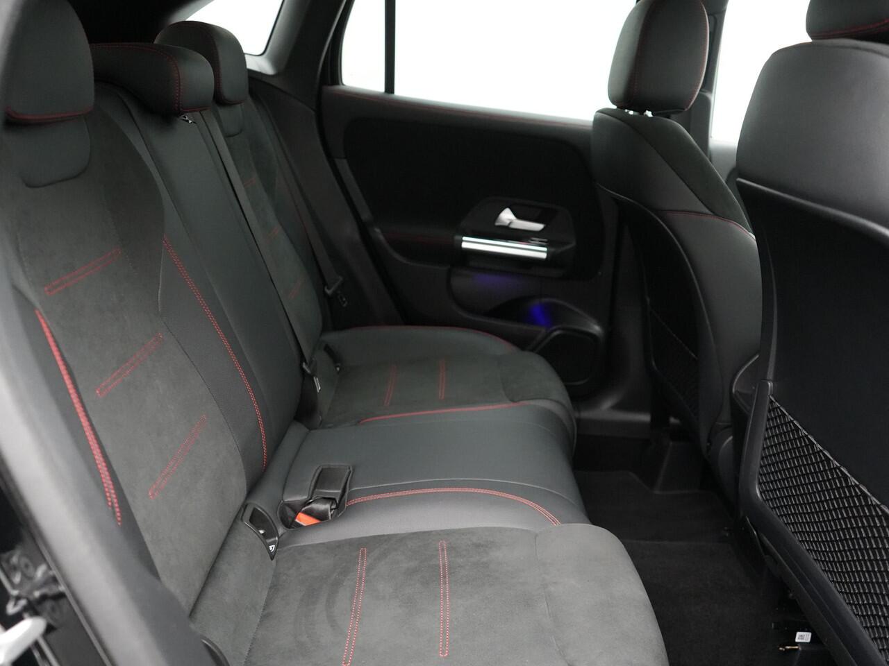 Mercedes-Benz GLA-KLASSE 250 e AMG Line Plug In Hybrid 225pk Dealer O.H PHEV | Cruise Control | Sfeerverlichting | Alcantara Sportstoelen Verwarmd | Lane Assist | Navigatie | Virtual | DAB |