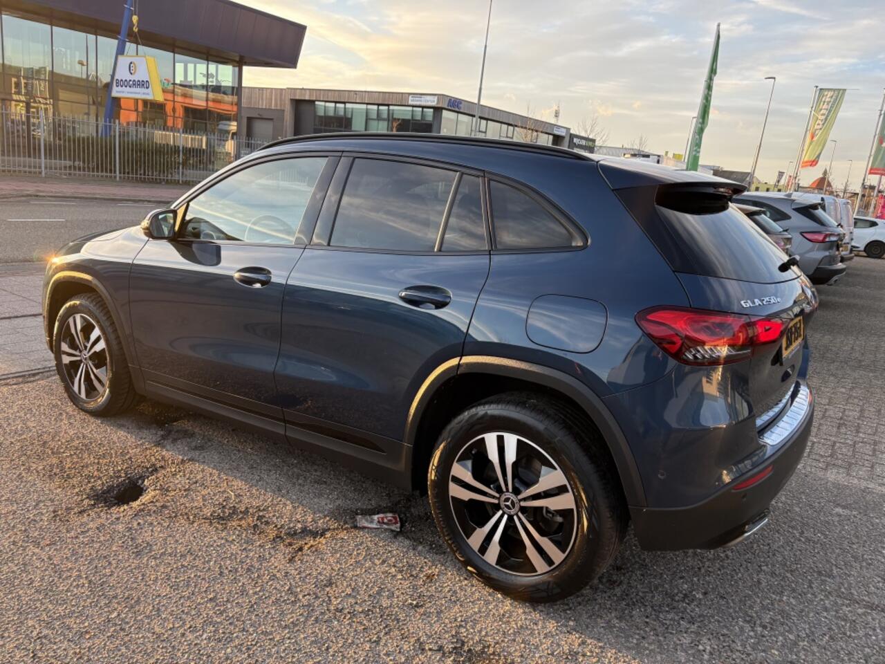 Mercedes-Benz GLA-KLASSE 250 e Business Solution Luxery Limited