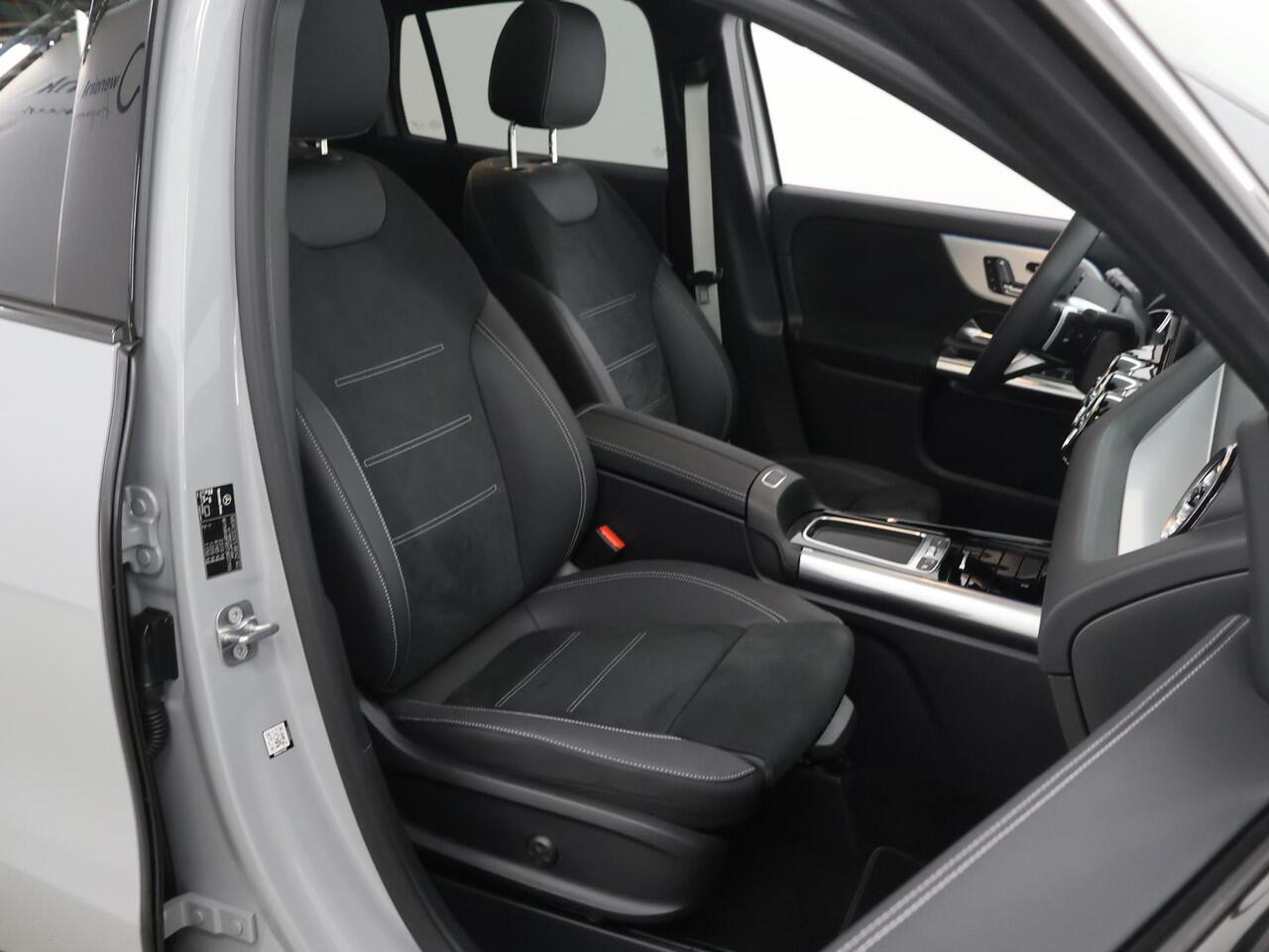 Mercedes-Benz GLA-KLASSE 250 e AMG Line | Night | Panoramadak | Trekhaak | 20 inch | Memory | Sfeerverlichting |