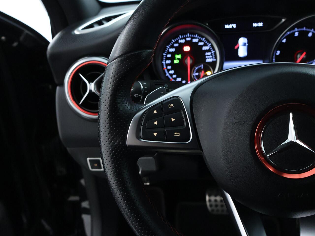 Mercedes-Benz GLA-KLASSE 180 Business Solution AMG | Achteruitrijcamera | Navigatie | Stoelverwarming | Klimaatregeling | Inclusief 24 Maanden Garantie