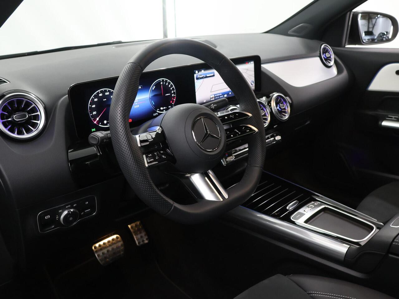 Mercedes-Benz GLA-KLASSE 250 e AMG Line | Panoramadak | Trekhaak | 20 inch | Night pakket |