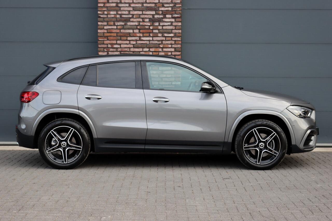 Mercedes-Benz GLA-KLASSE 250 e Premium+ AMG Line | Facelift | Distronic | Panoramadak | Burmester | Trekhaak | HUD | Memory | Verwarmd Stuurwiel | Surround Camera |
