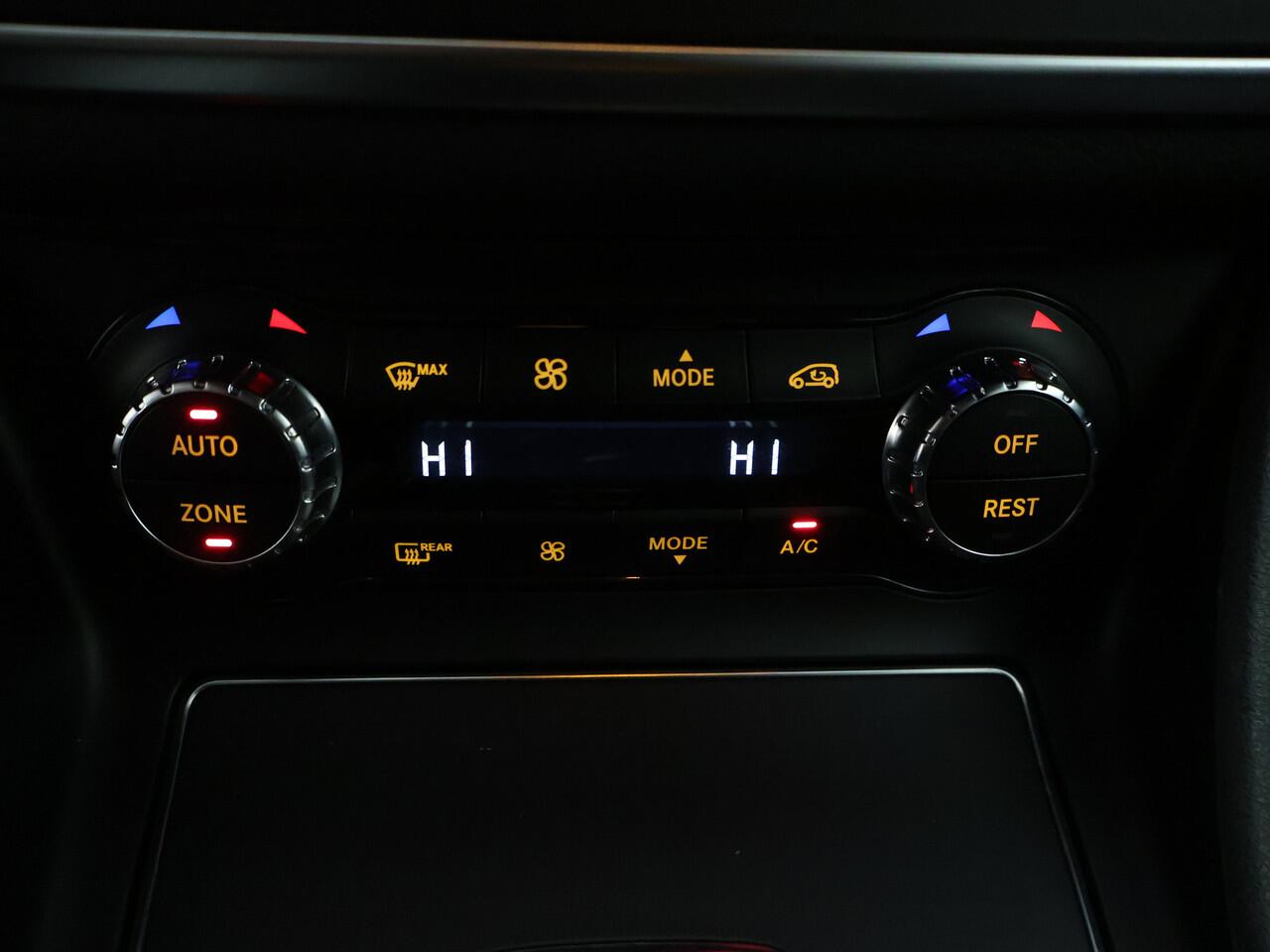 Mercedes-Benz GLA-KLASSE 180 Style automaat | Thermotronic Airco | Parkeersensoren + Camera | EASY PACK achterklep | Stoelverwarming | Navigatie | Inclusief 24 maanden MB Certified garantie voor Europa.