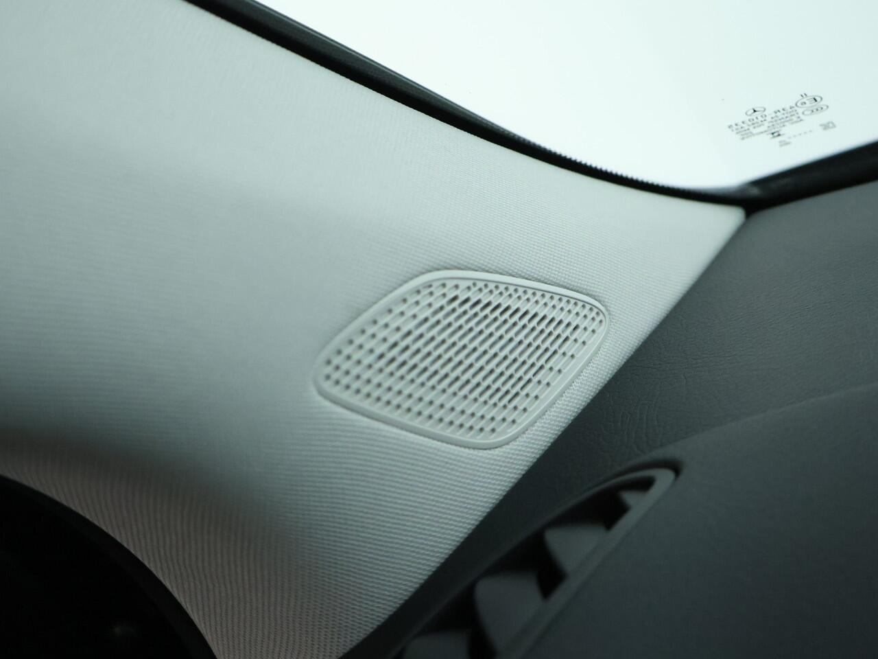 Mercedes-Benz GLA-KLASSE 250 e Plug-In Hybride | Panoramadak | Distronic | Sound system | Parkeerpakket met achteruitrijcamera | Stuur en Stoelverwarming. Inclusief 24 maanden MB Certified garantie voor Europa.