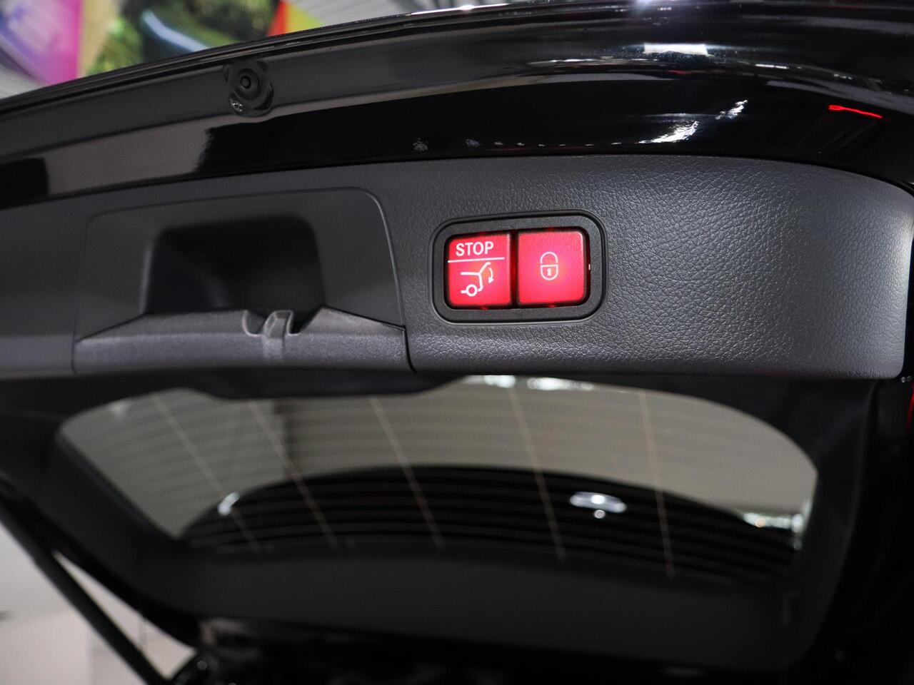 Mercedes-Benz GLA-KLASSE 250e Business Solution AMG | AMG Line plus | Panoramaschuifdak | 20" AMG-velgen | Head-Up | Parkeerpakket | Nightpakket |