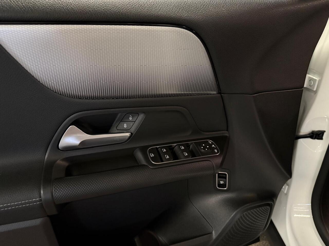 Mercedes-Benz GLA-KLASSE 200 Ambition-WIDESCREEN-CAMERA-STOELCOMFORT-APPLE CARPLAY-NL AUTO