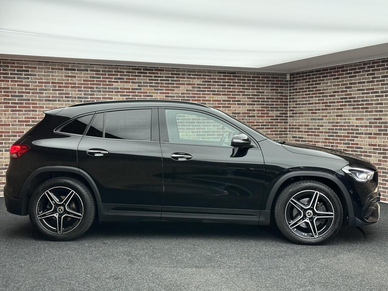 Mercedes-Benz GLA-KLASSE 180 Business Solution AMG | Memory| Dak| Sfeer|