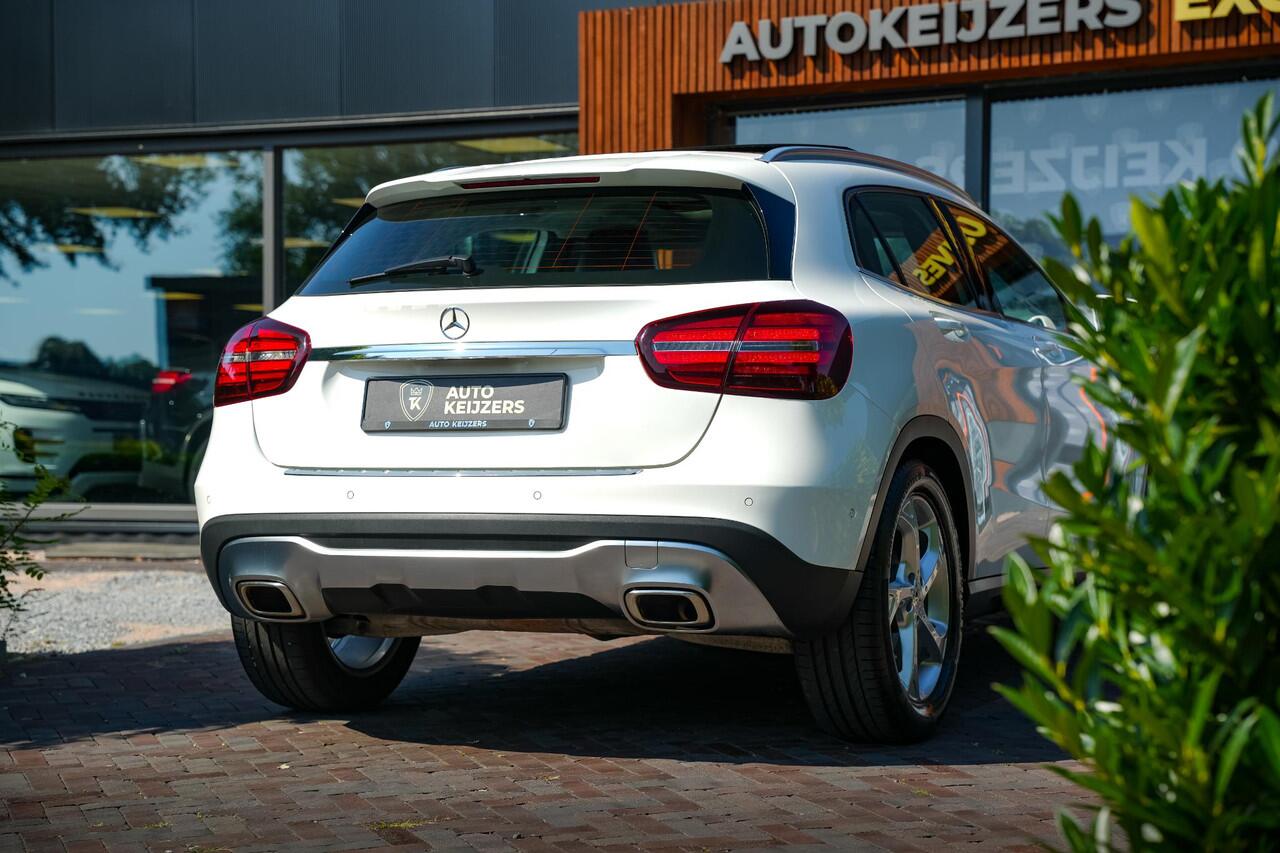 Mercedes-Benz GLA-KLASSE 180 Sport Edition Panoramadak Airco Stoelverw. PDC