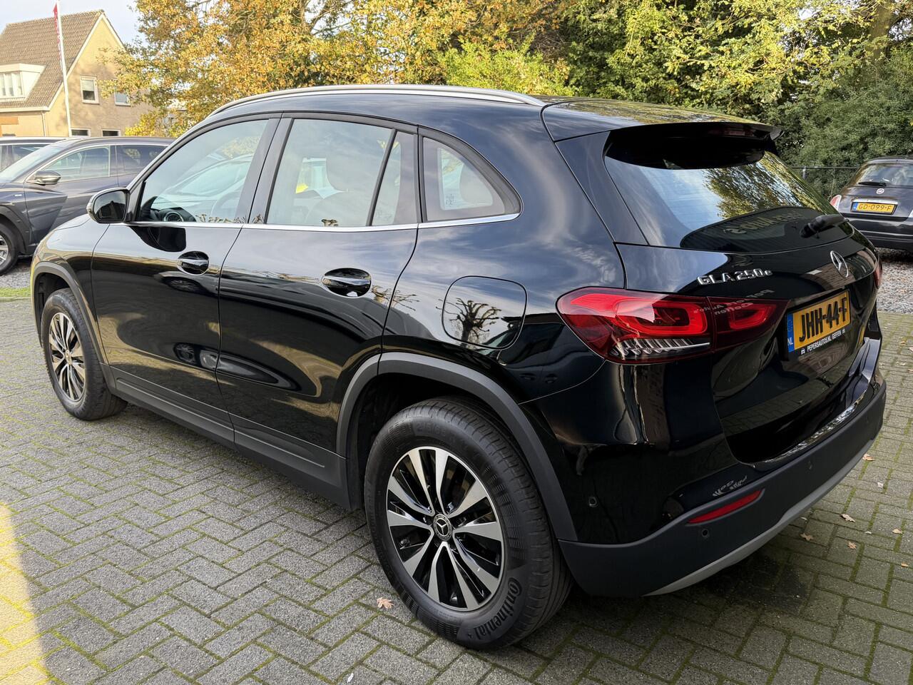 Mercedes-Benz GLA-KLASSE 250 e AMG Line Plug in Hybrid 1e eigenaar Camera stoelverwarming Incl btw .