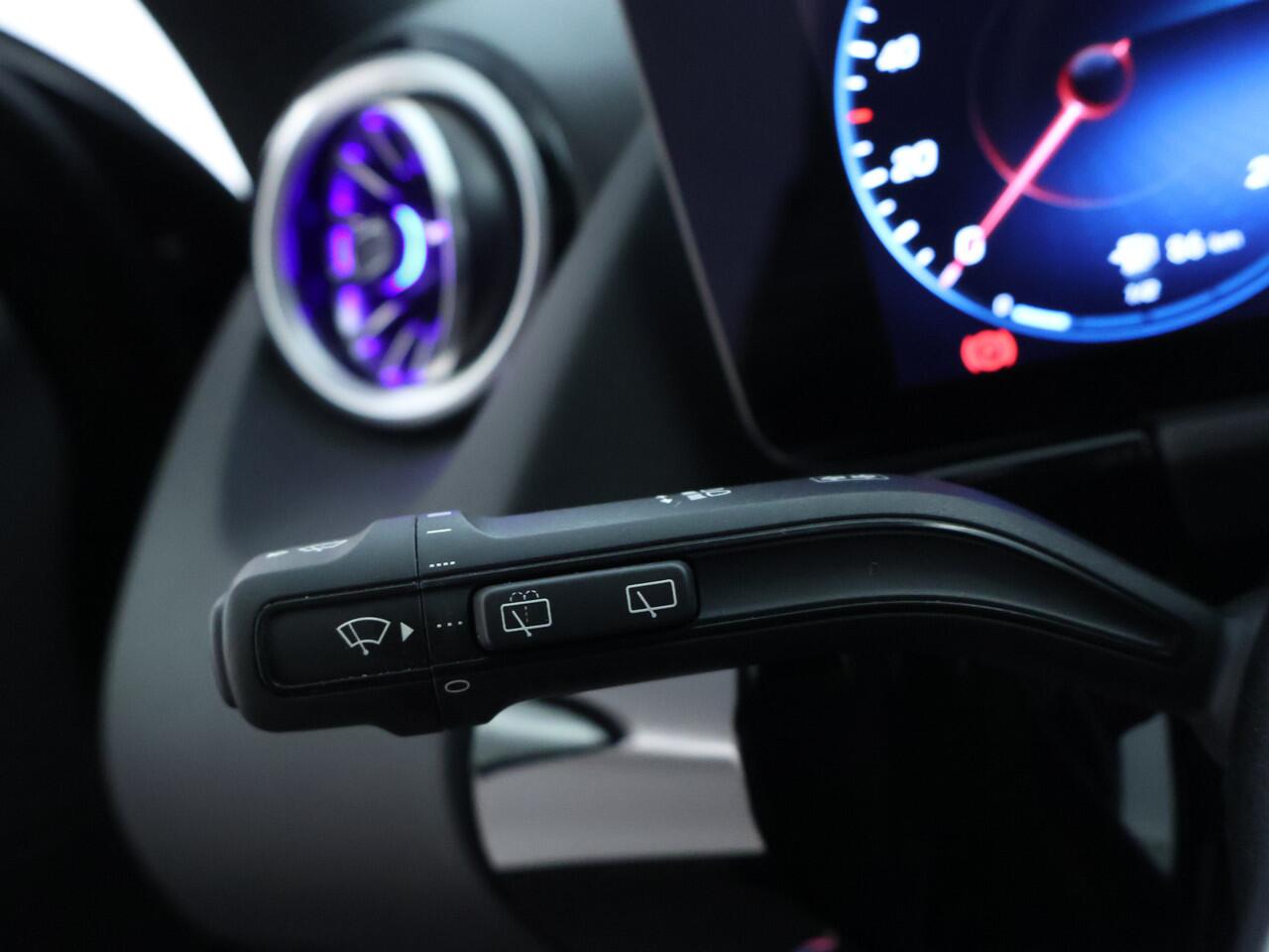 Mercedes-Benz GLA-KLASSE 250 e Plug-In Hybride Panorama Schuif-Kanteldak | Achteruitrijcamera | 19 Inch Velgen | Stoelverwarming voor | Sfeerverlichting. Inclusief 24 maanden MB Certified garantie voor Europa.