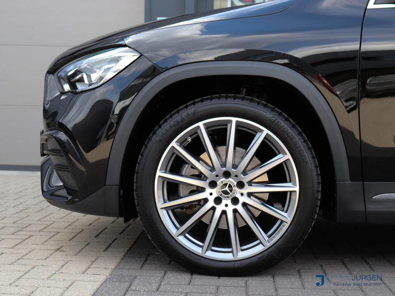 Mercedes-Benz GLA-KLASSE 250 e AMG Limited | Two Tone Leder | Adapt. Cruise Control | Apple Car Play/Android Auto | MBUX | Parkeer Pakket | Camera | Spiegel Pakket | 20" LM AMG | Model 2022 | Volledig Gedocumenteerd Onderhoud |