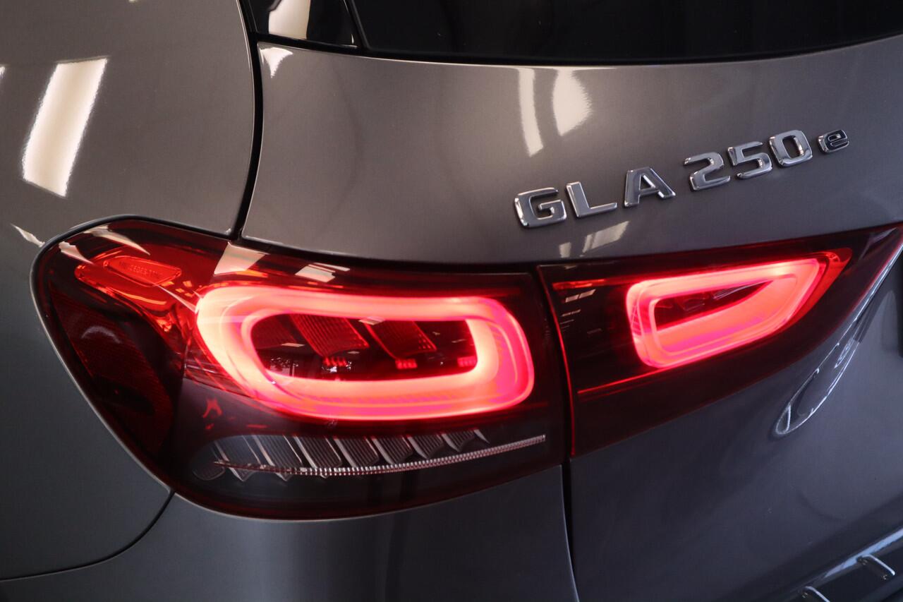 Mercedes-Benz GLA-KLASSE 250 e Business Solution AMG Limited Pano dak LED CC Lane Assist 24 maanden garantie mogelijk (*vraag naar de voorwaarden)