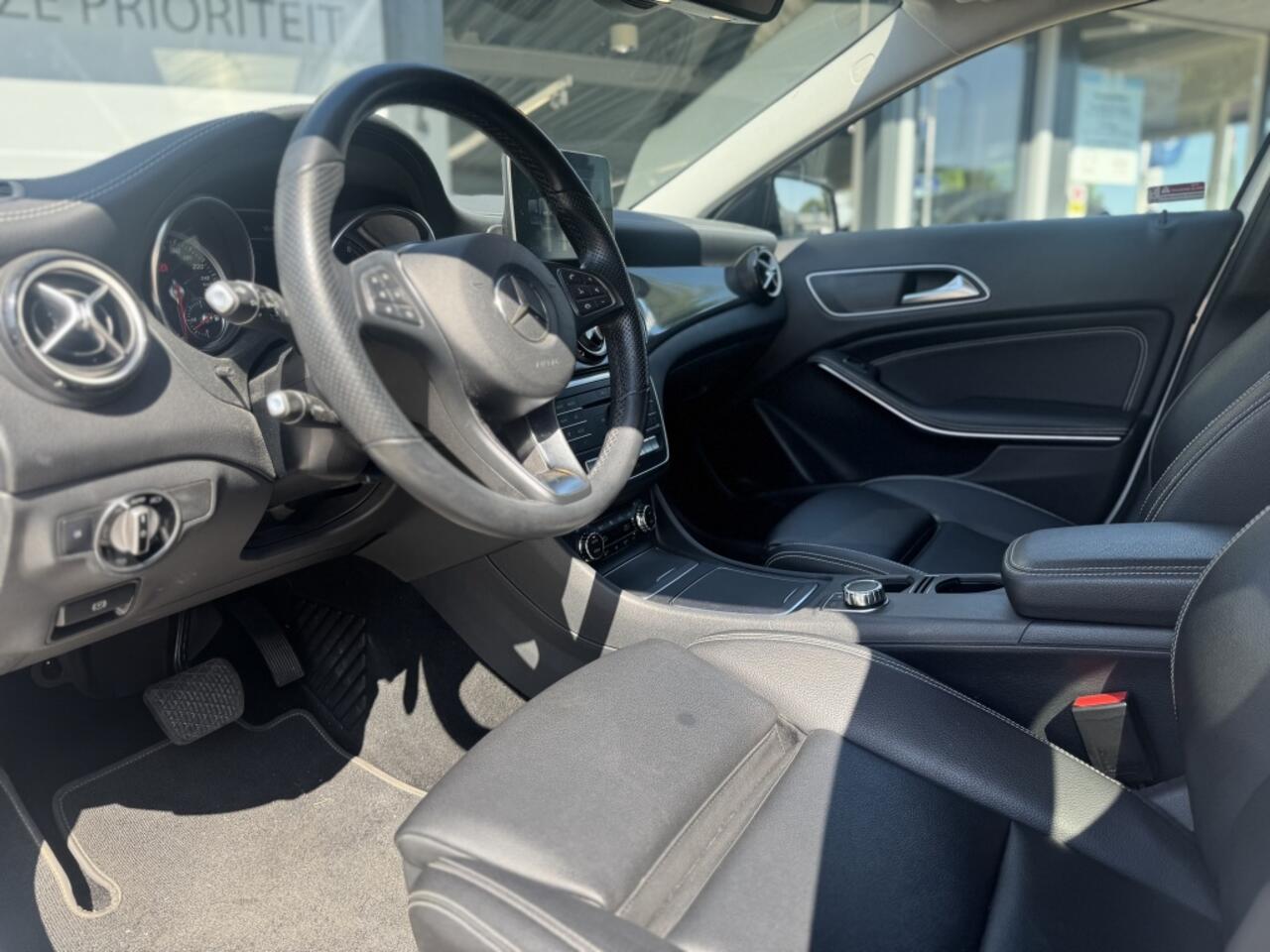 Mercedes-Benz GLA-KLASSE 200 Business | Camera | Navi | Leer | Trekhaak