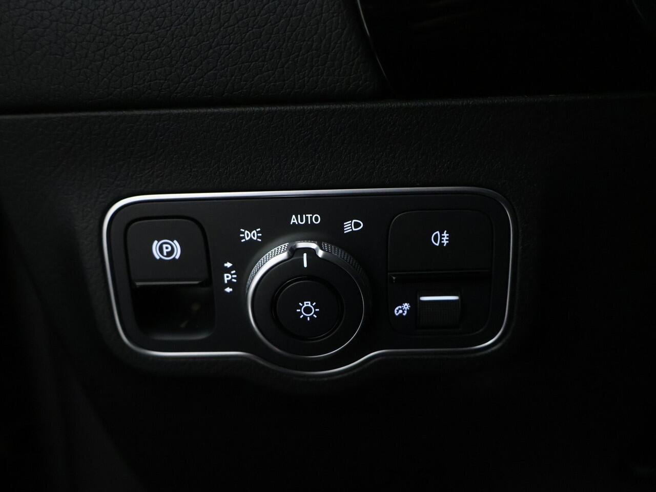 Mercedes-Benz GLA-KLASSE 250 e AMG Plug-In Hybride AMG Line | Night Pakket | 19 Inch AMG Velgen | Memory voorstoelen | Sfeerverlichting. Inclusief 24 maanden MB Certified garantie voor Europa.