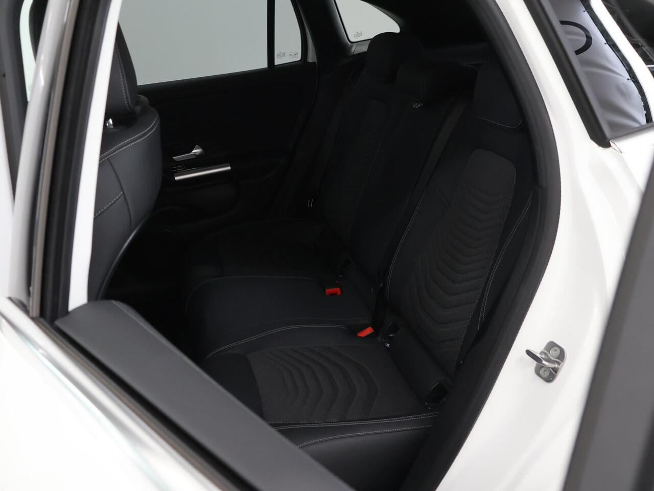 Mercedes-Benz GLA-KLASSE 250 e Luxury Line | Trekhaak | Night pakket | Stoelverwarming |