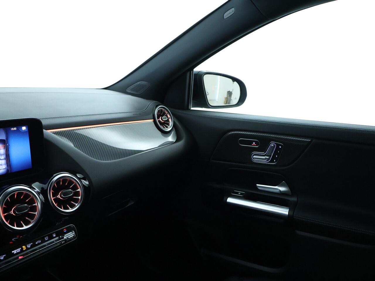 Mercedes-Benz GLA-KLASSE 250 e AMG Plug-In Hybride AMG Line | Night Pakket | 19 Inch AMG Velgen | Memory voorstoelen | Sfeerverlichting. Inclusief 24 maanden MB Certified garantie voor Europa.