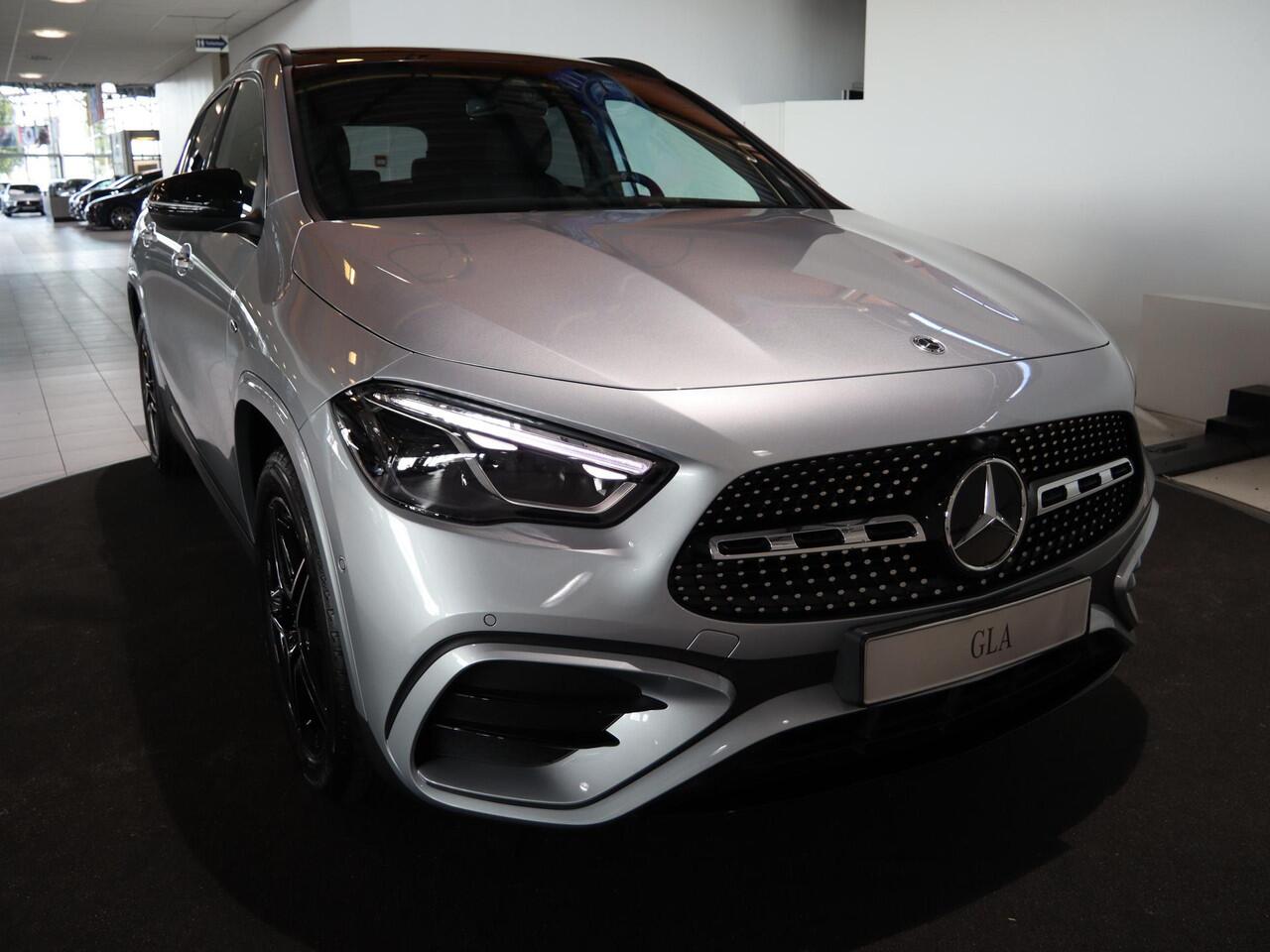 Mercedes-Benz GLA-KLASSE 250e Business Solution AMG | Night | Panoramadak | Parkeercamera | Stoelverwarming | Sfeerverlichting |